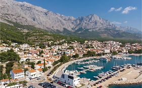 Two-Bedroom Apartment In Baska Voda